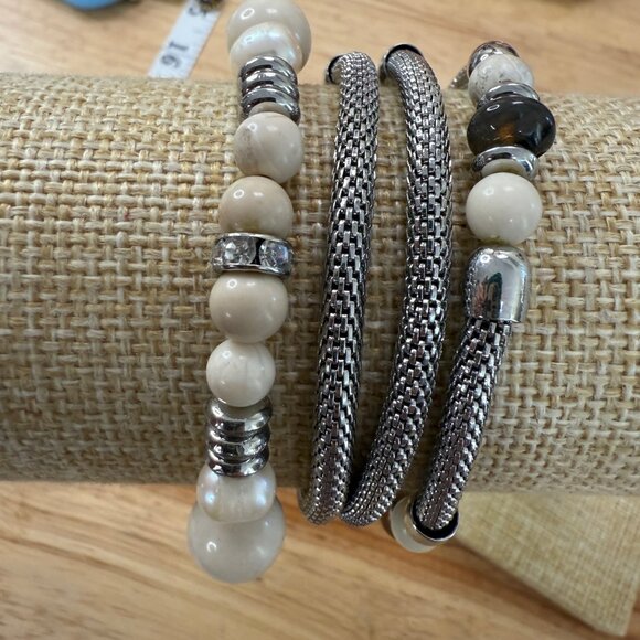 Stackable Bracelet Set Of 4 Silver Tone & Pearl Beaded Stretch Jewelry Elegant D - Picture 2 of 5